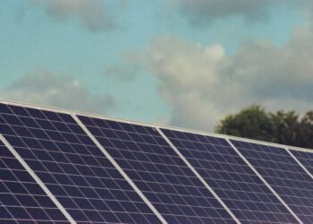 Aeroportul Internațional Maramureș va produce propria energie. Contract de 21,7 milioane de lei pentru un parc fotovoltaic de 2,5 MW