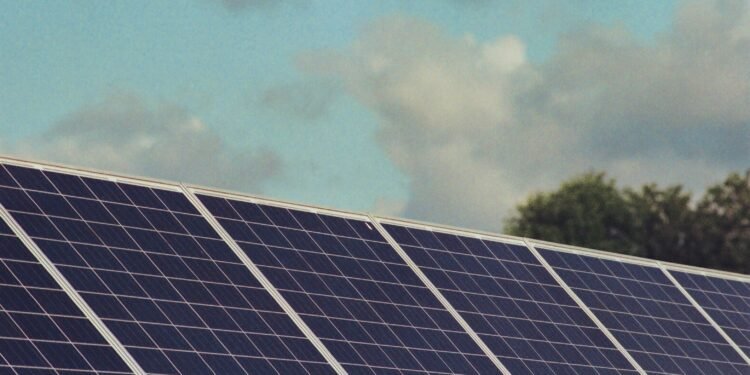 Aeroportul Internațional Maramureș va produce propria energie. Contract de 21,7 milioane de lei pentru un parc fotovoltaic de 2,5 MW