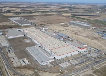 Cea mai mare fabrică de baterii din afara Chinei a pornit la 40 km de România. CATL în Debrecen
