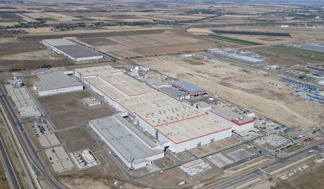 Cea mai mare fabrică de baterii din afara Chinei a pornit la 40 km de România. CATL în Debrecen