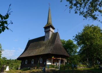 Un monument al Maramureșului, în fața degradării. Se pregătește restaurarea Bisericii din Glod