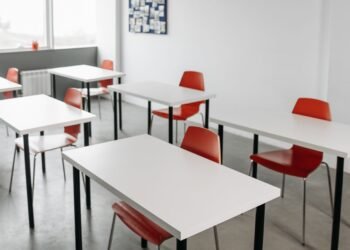 Peste 100 de mame și gravide minore în județul Maramureș. Subprefectul Eniko Krizsanovszki coordonează planul de intervenție