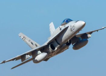 O țintă aeriană a fost detectată în apropierea graniței României. Avioane F-18, ridicate de la sol