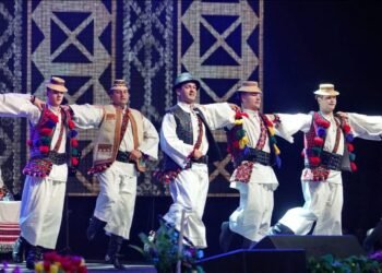Ansamblul „Transilvania” din Baia Mare recrutează dansatori profesioniști