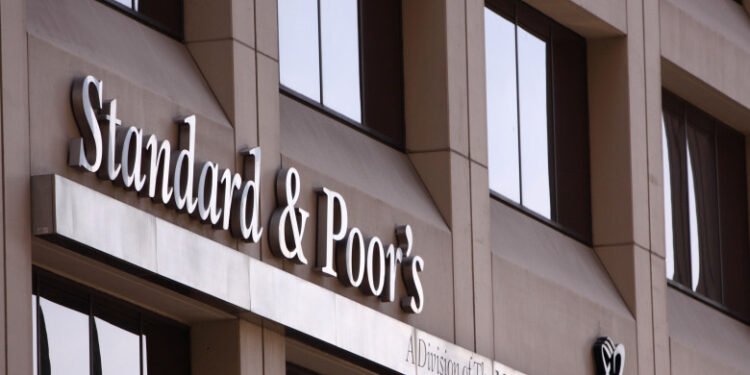 România așteaptă verdictul S&P privind ratingul de țară. Cât de mare e riscul de „junk”