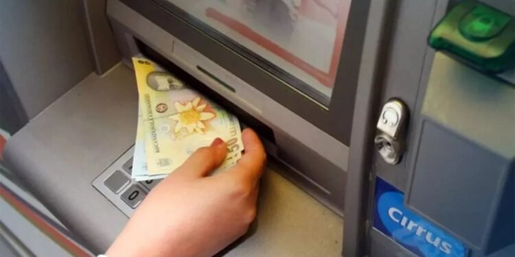 Regulă nouă la bancomatele din România. Cum vei putea retrage banii