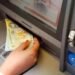Regulă nouă la bancomatele din România. Cum vei putea retrage banii