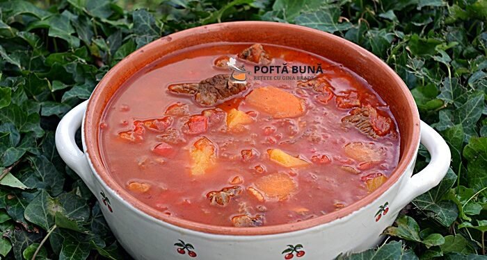 Guiaș (goulash) maramureșean — rețeta tradițională a Petcaș Maria din Mănăstirea